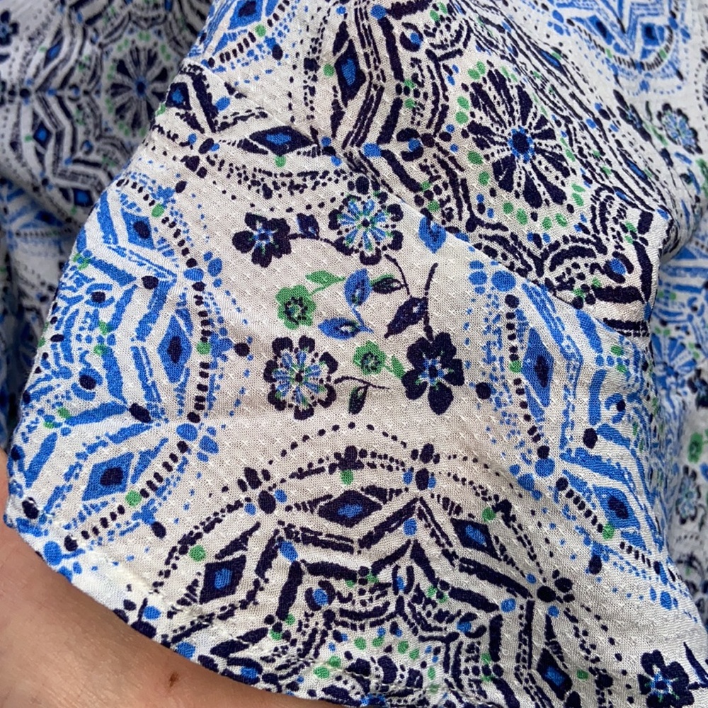 En Creme size large halter top with geometric floral mandala print EUC - Picture 2 of 5